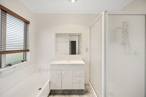 Photo of property in 2 Pipi Street, Two Mile Bay, Taupo, 3330