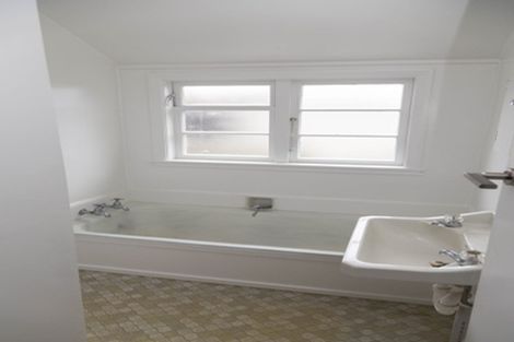 Photo of property in 4 Victory Crescent, Tawa, Wellington, 5028