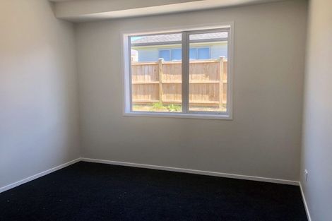 Photo of property in 18 Papa Orchard Drive, Kumeu, 0810
