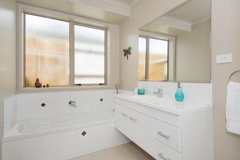 Photo of property in 2 Mortlake Heights, Pyes Pa, Tauranga, 3112