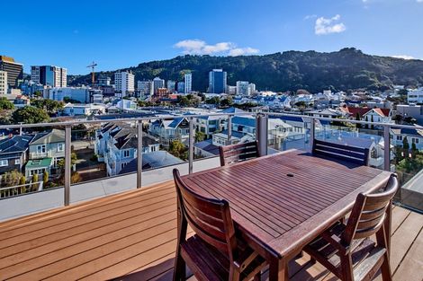 Photo of property in Endeavour Apartments, 3/125 Thorndon Quay, Pipitea, Wellington, 6011