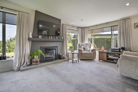 Photo of property in 16 Hikanui Drive, Havelock North, 4130