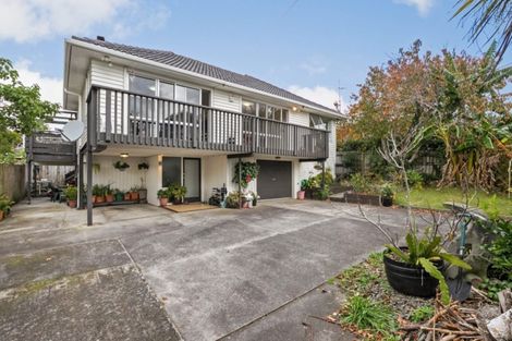 Photo of property in 27 Humphrey Kemp Avenue, Henderson, Auckland, 0612