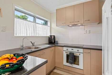 Photo of property in 20 Edgewater Grove, Orewa, 0931