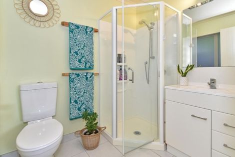 Photo of property in 9a Crispe Road, Clarks Beach, 2122