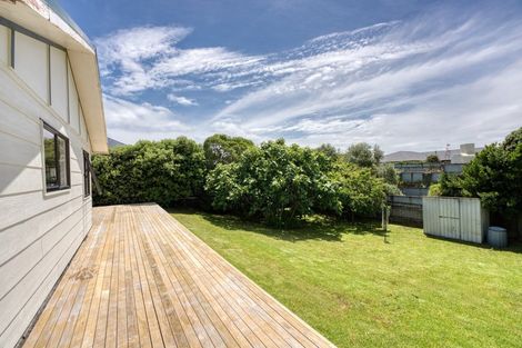 Photo of property in 13 Reeves Street, Waikanae Beach, Waikanae, 5036