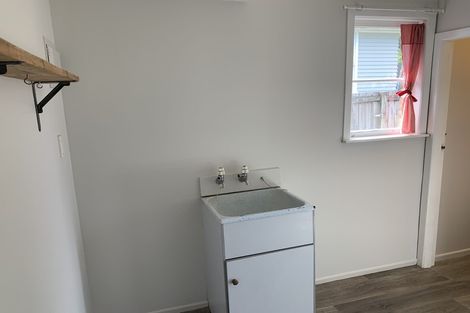 Photo of property in 9 Valdale Road, Henderson, Auckland, 0610