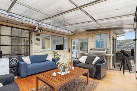 Photo of property in 38 Normanton Street, Glenfield, Auckland, 0629