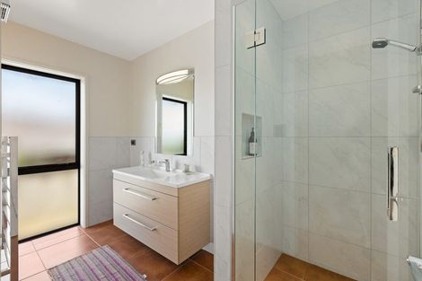 Photo of property in 32 Seaview Crescent, Hatfields Beach, Orewa, 0931