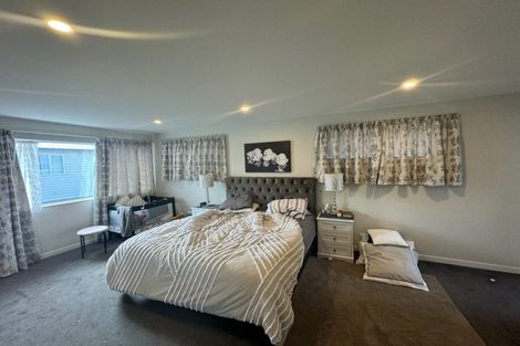 Photo of property in 517 East Coast Road, Murrays Bay, Auckland, 0630