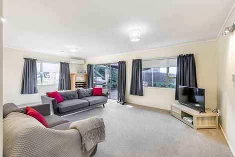 Photo of property in 2/287 Vipond Road, Stanmore Bay, Whangaparaoa, 0932