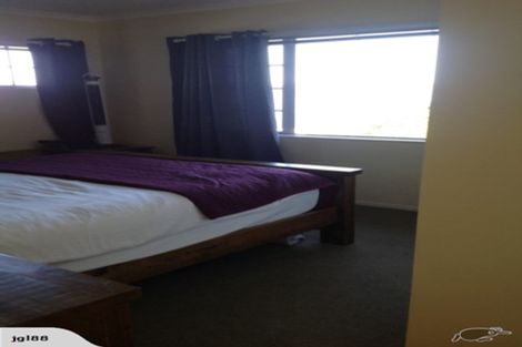 Photo of property in 36b Tamworth Crescent, Newlands, Wellington, 6037