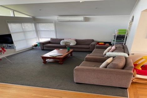 Photo of property in 18 Farnborough Crescent, Mangere, Auckland, 2022