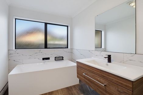 Photo of property in 72 Geneva Terrace, Kelvin Grove, Palmerston North, 4414