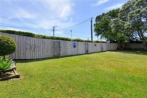 Photo of property in 1/552 Beach Road, Rothesay Bay, Auckland, 0630