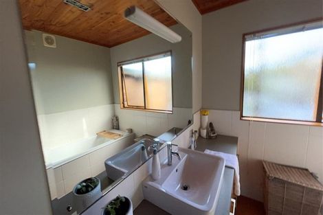 Photo of property in 9 Marina View Drive, West Harbour, Auckland, 0618