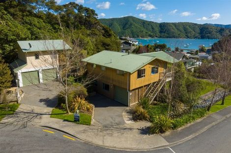 Photo of property in 21 Amelia Crescent, Waikawa, Picton, 7220