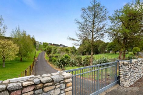 Photo of property in 33 Oram Drive, Turitea, Palmerston North, 4472