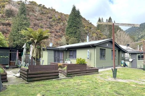 Photo of property in 20 Ramsay Street, Blacks Point, Reefton, 7830