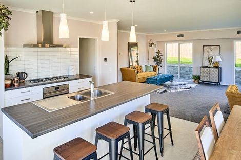 Photo of property in 113 Queen Charlotte Drive, Aotea, Porirua, 5024