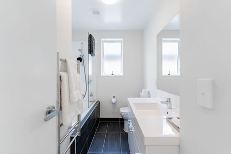 Photo of property in 5 Stitchbird Crescent, Papakura, 2110