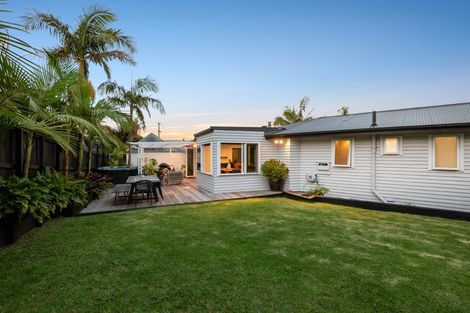 Photo of property in 2/40 Hebron Road, Waiake, Auckland, 0630
