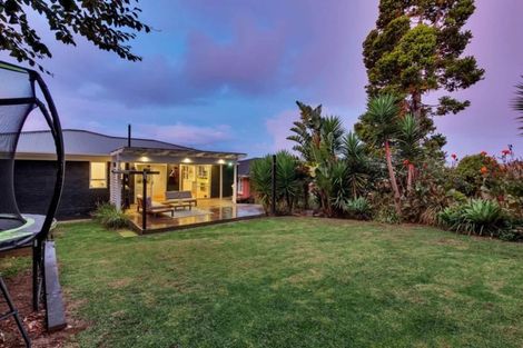 Photo of property in 10 Hamlet Place, Pukekohe, 2120