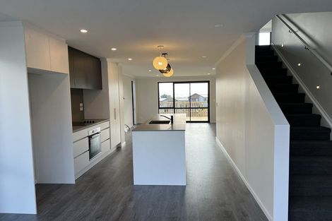 Photo of property in 17 Seafarer Crescent, Stanmore Bay, Whangaparaoa, 0932