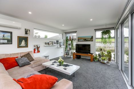 Photo of property in 17a Heta Road, Highlands Park, New Plymouth, 4312