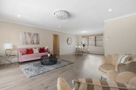 Photo of property in 8 Carisbrook Crescent, Papakura, 2110