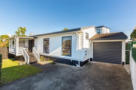 Photo of property in 1/2 Graham Avenue, Te Atatu Peninsula, Auckland, 0610