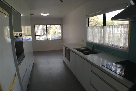 Photo of property in 11 Santiago Crescent, Unsworth Heights, Auckland, 0632