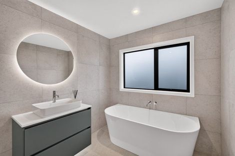 Photo of property in 8 Annie Aranui Drive, Poraiti, 4182