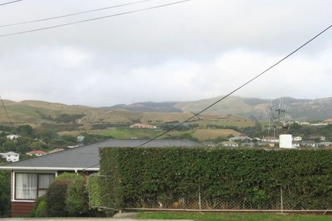 Photo of property in 21 Kereru Bend, Tawa, Wellington, 5028