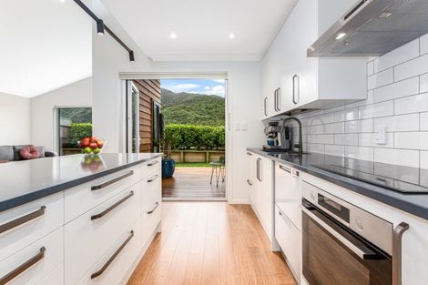 Photo of property in 3 Ramarama Lane, Crofton Downs, Wellington, 6035