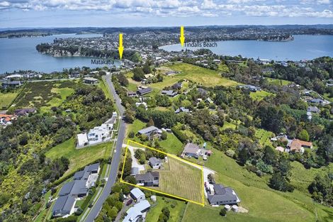 Photo of property in 36 Roberts Road, Matakatia, Whangaparaoa, 0930