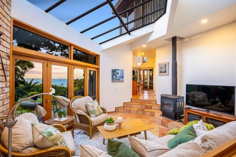 Photo of property in 28 The Crescent, Tindalls Beach, Whangaparaoa, 0930