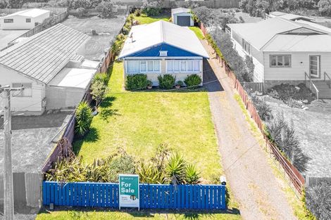 Photo of property in 18 Aotea Street, Castlecliff, Whanganui, 4501