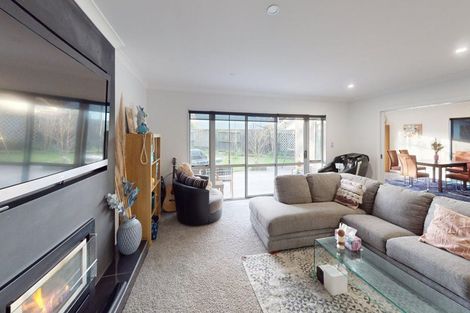 Photo of property in 6 D'urville Place, Kelvin Grove, Palmerston North, 4414