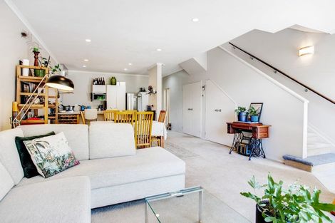 Photo of property in 16 Willow Camp Road, Takanini, 2112