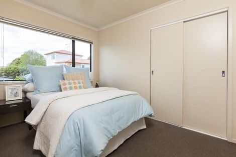 Photo of property in 37 Tiri Tiri Road, Birkdale, Auckland, 0626