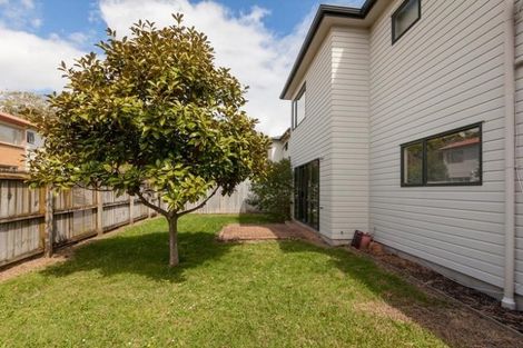 Photo of property in 37 Tiri Tiri Road, Birkdale, Auckland, 0626