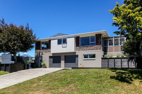 Photo of property in 1 Cabot Place, Frankleigh Park, New Plymouth, 4310