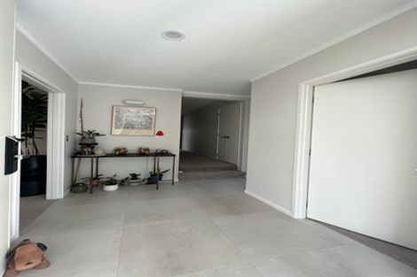 Photo of property in 2a Eastcliffe Road, Castor Bay, Auckland, 0620