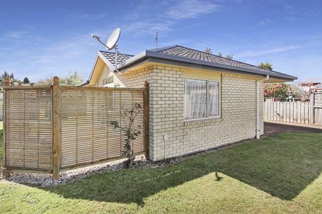 Photo of property in 3/66 Kawaha Point Road, Kawaha Point, Rotorua, 3010