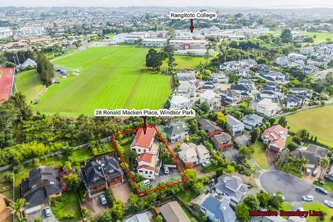 Photo of property in 28 Ronald Macken Place, Windsor Park, Auckland, 0632