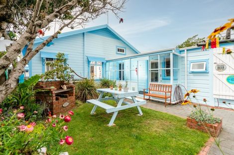 Photo of property in 26 Resolution Street, Lyall Bay, Wellington, 6022
