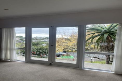 Photo of property in 70 Mountbatten Avenue, Hillcrest, Auckland, 0627