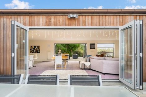 Photo of property in 37 Mt Marua Drive, Timberlea, Upper Hutt, 5018