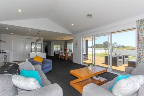 Photo of property in 53 Fernbrook Drive, Hurworth, New Plymouth, 4310